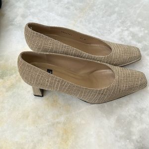 Stuart Weitzman Beige Pump/heel with Brown decor. Very pretty!